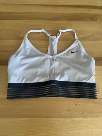 Sport-Top von Nike, Gr. 34/XS, rosa