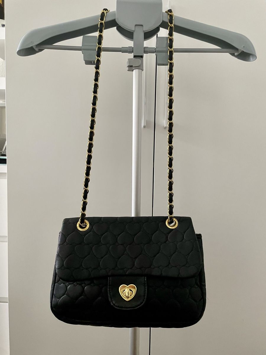Taschen für Damen: Schwarze Handtasche mit goldener Kette & Herzchen – Gebraucht aus Zürich von MarciaBraz 1