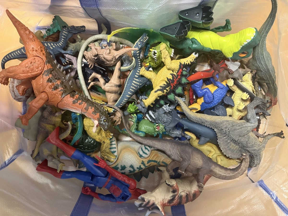 Giocattoli: Grosses Dinosaurier-Set – ca. 35 Figuren – Usato da Basel venduto da cel_2tt6