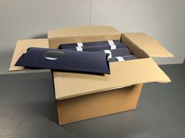 Karton voll mit Blauen Papp-Geschenkboxen gefenstert ab 1.-