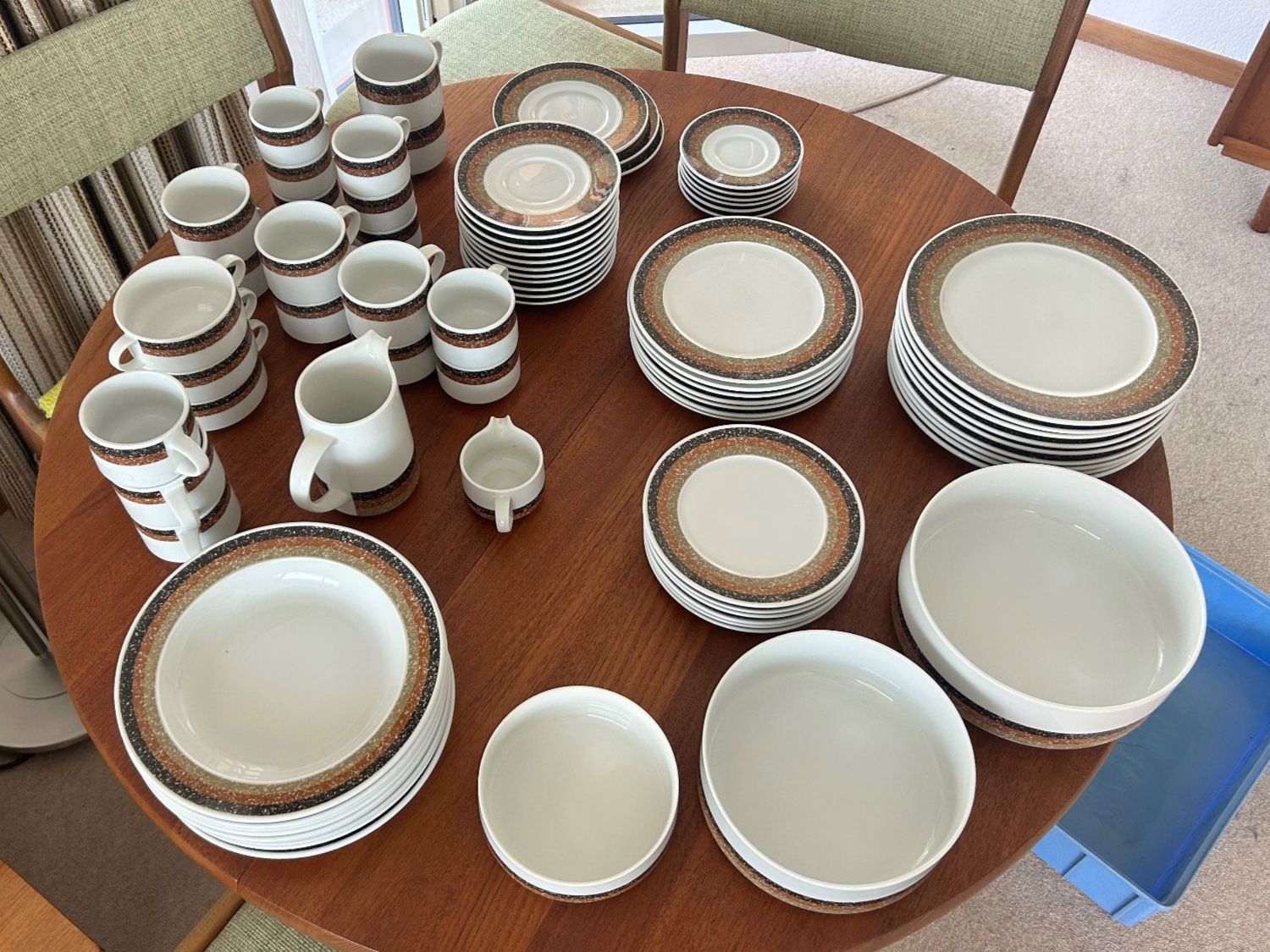 Set di piatti: Geschirr- Set aus den 70er Jahren – Usato da Malters venduto da DPHandel 1