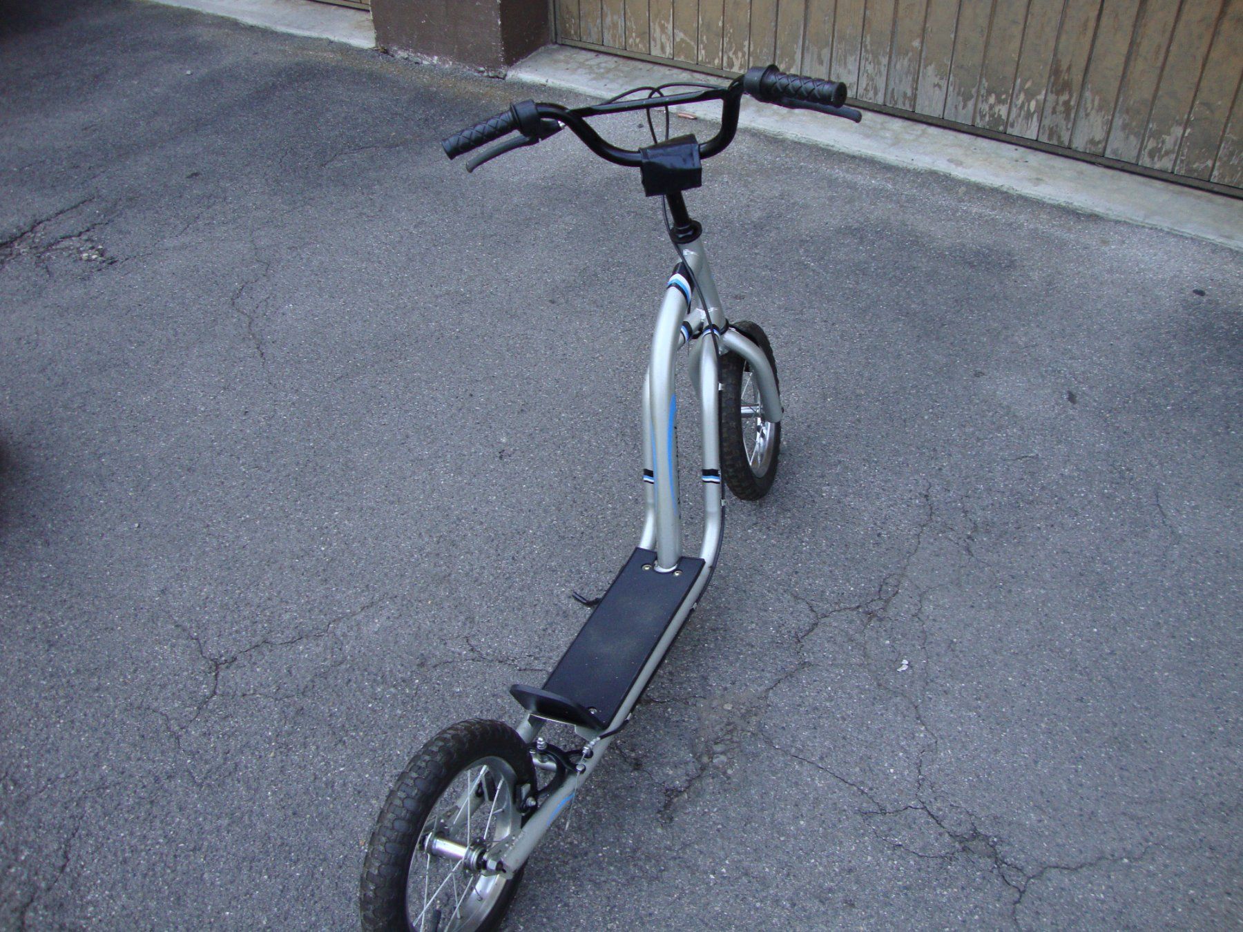 Kickboard: Trottinett – Gebraucht aus Thun von Velo-7 4