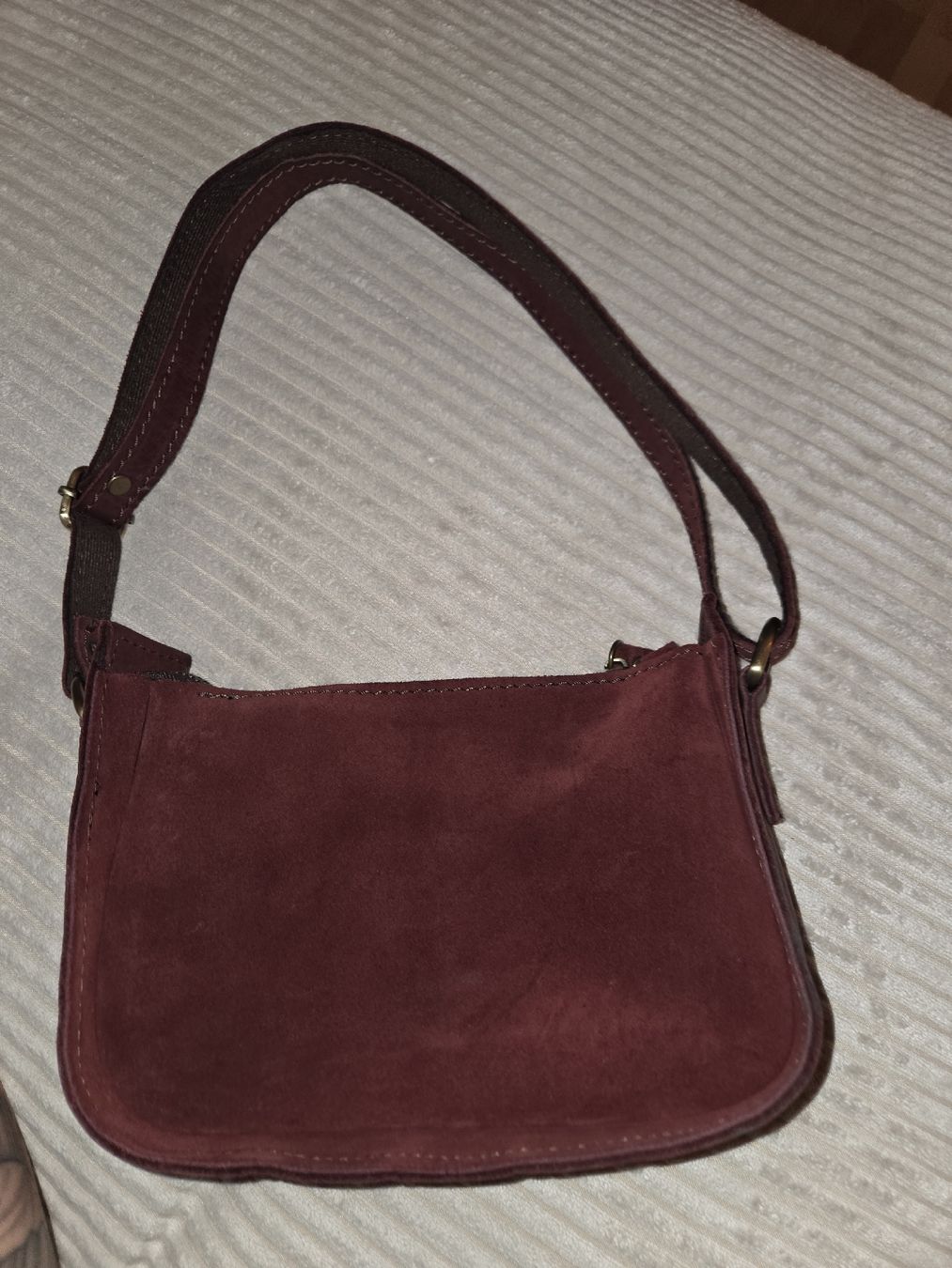 Borse da donna: Handtasche Wildleder / Frabe: Bordeauxrot – Usato da Bern venduto da Produkte.verkauf