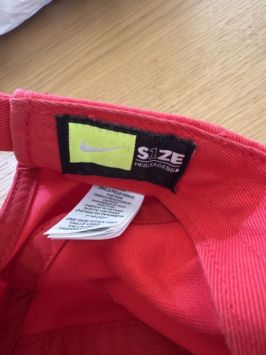 Nike Chapeaux, bonnets & casquettes: Kappe Nike rot AC Monaco – D'occasion à Zürich par strickliesel1996 2