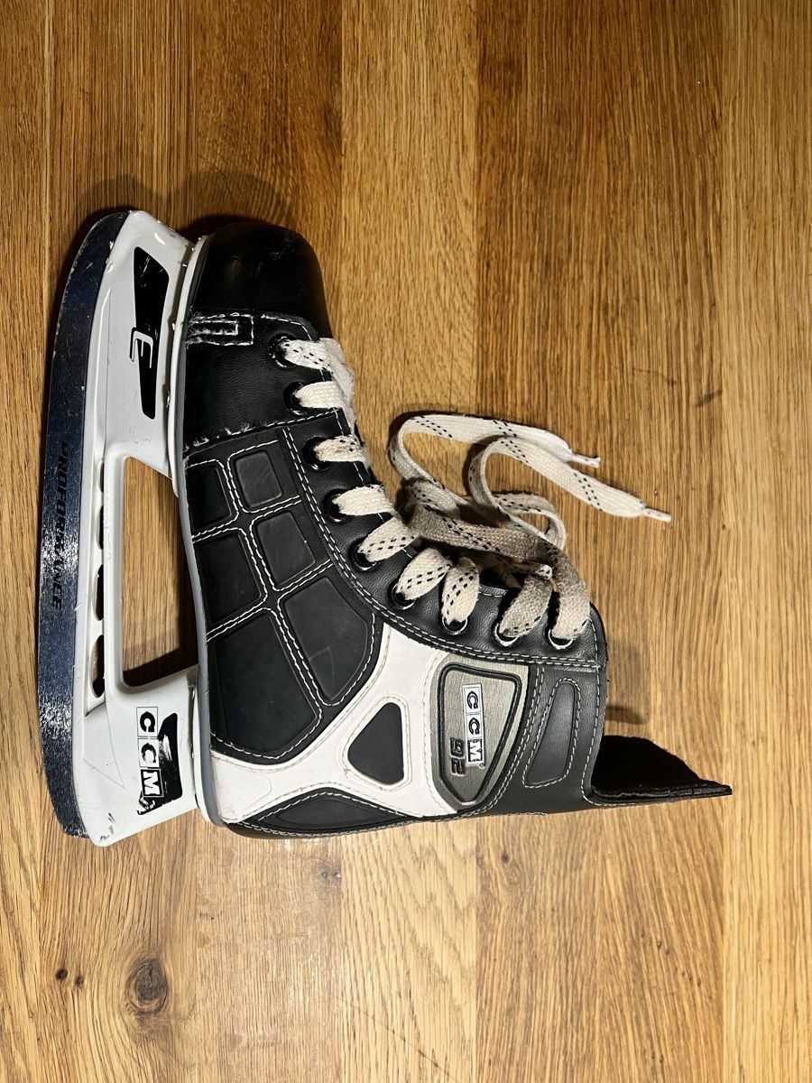 Ccm Pattini da ghiaccio: CCM Eishockey Schlittschuhe Grösse 36 – Usato da Killwangen venduto da Markusr 1