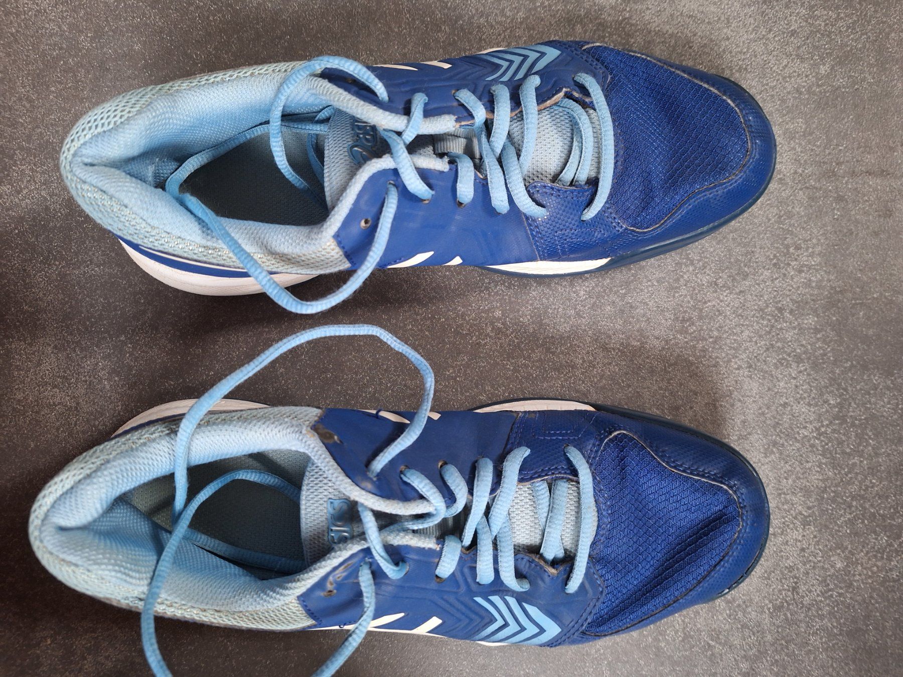 Asics Herrenschuhe: Tennisschuhe indoor, Grösse 40,5 – Gebraucht aus St.Gallen von dajo0809