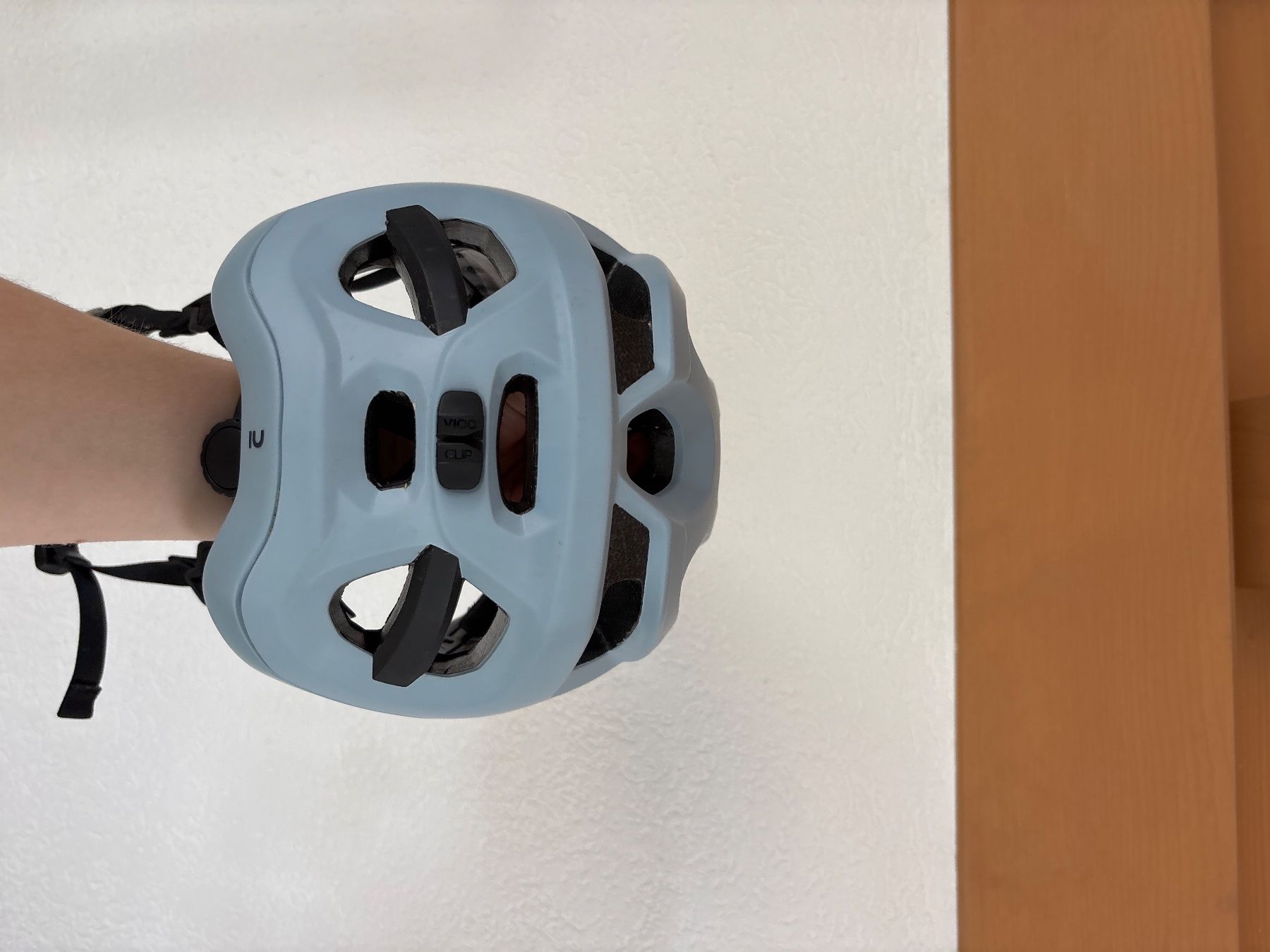 Decathlon Caschi: Casque de vélo avec visière amovible – Usato da Coffrane venduto da cha_h2mp 1