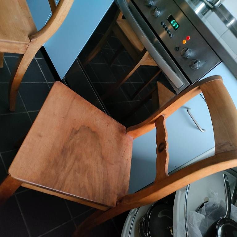 Stühle: 2 restaurierte Holzstühle – Gebraucht aus Zürich von Xendrin