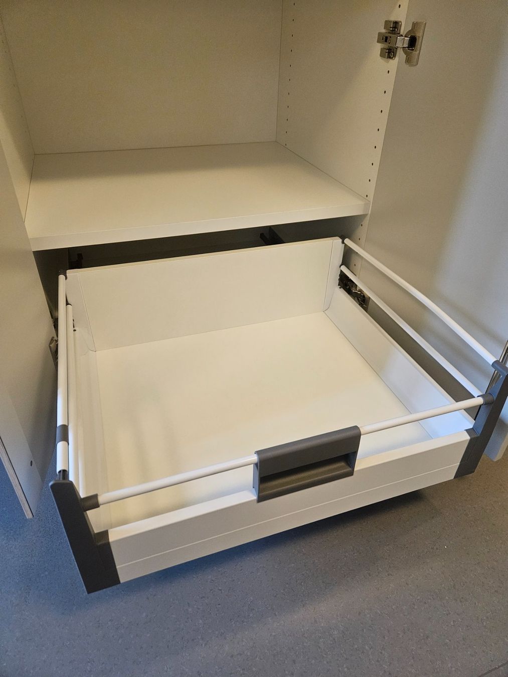 Armoires: Kleiderschrank in super Qualität – D'occasion à Rüti ZH par looren94 3