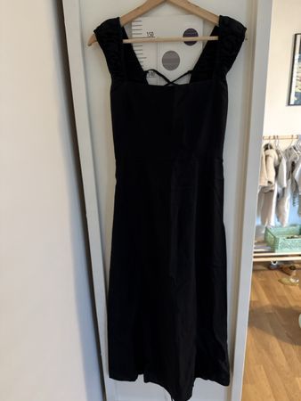 Schwarzes Sommerkleid mit Schnürung, Grösse L Zara