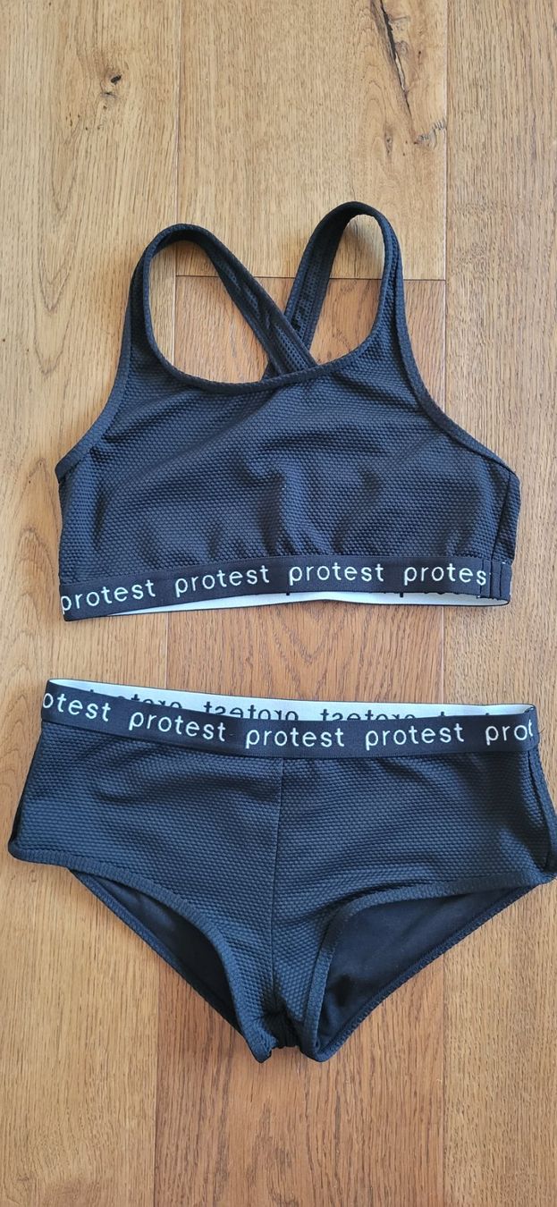 Protest Costumi da bagno & Bikini: Protest Bikini schwarz Grösse 176 praktisch NEU – Usato da Büsserach venduto da namib68