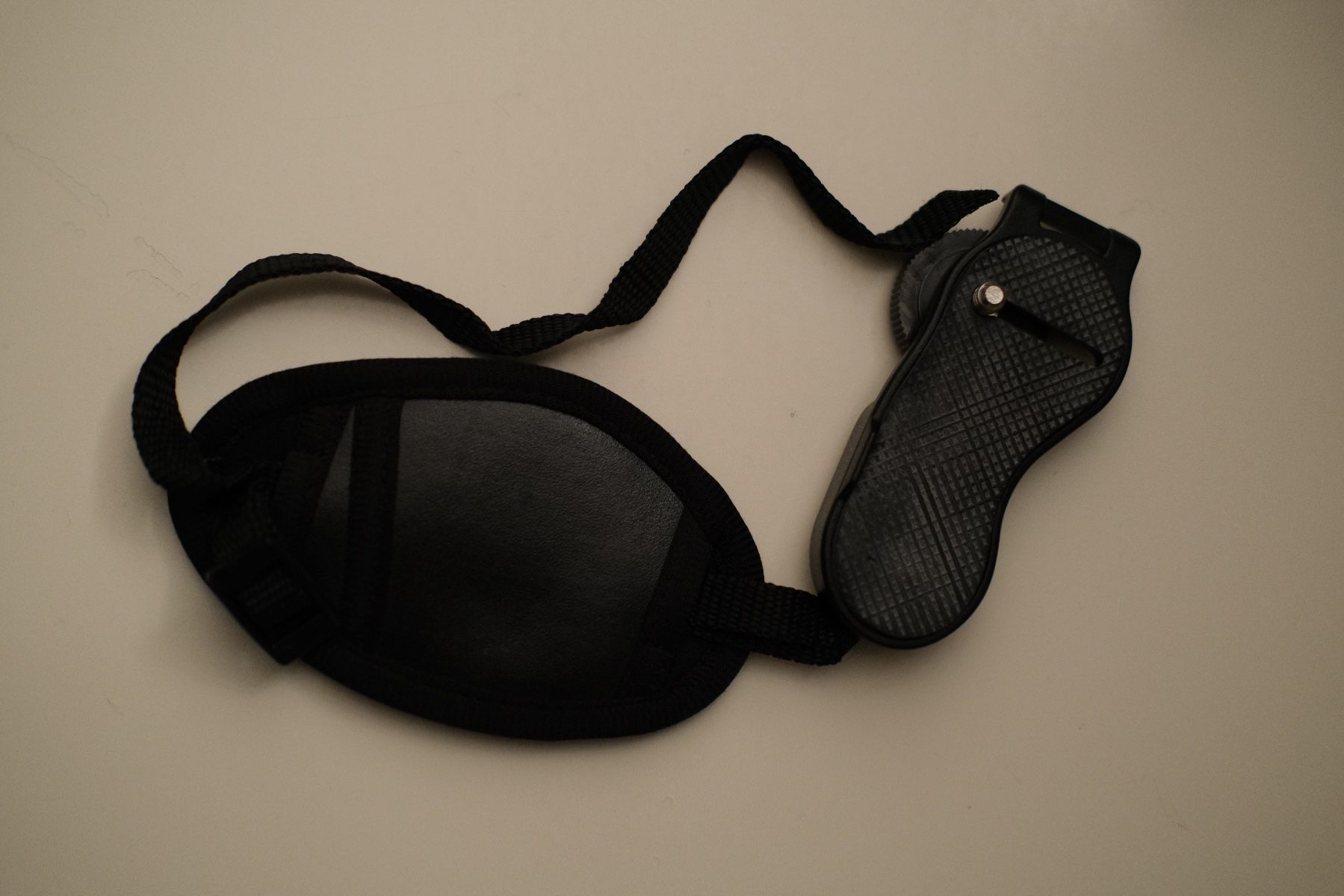 Altri Accessori: Cinghia da polso per fotocamera – Usato da Massagno venduto da mir_7p7t 1