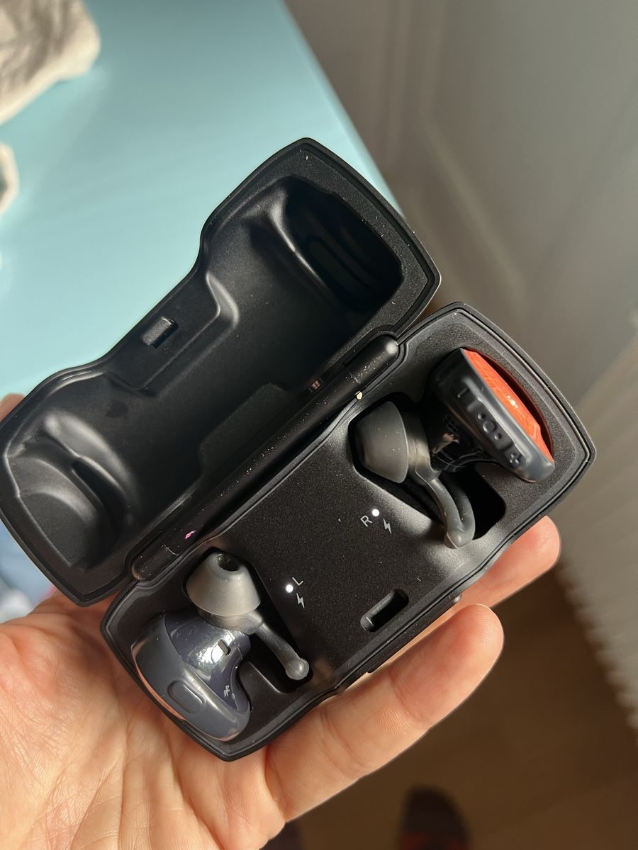 Bose Kopfhörer: BOSE soundsport wireless earbuds with Charging Case – Gebraucht aus Bremgarten b. Bern von chouyanyan