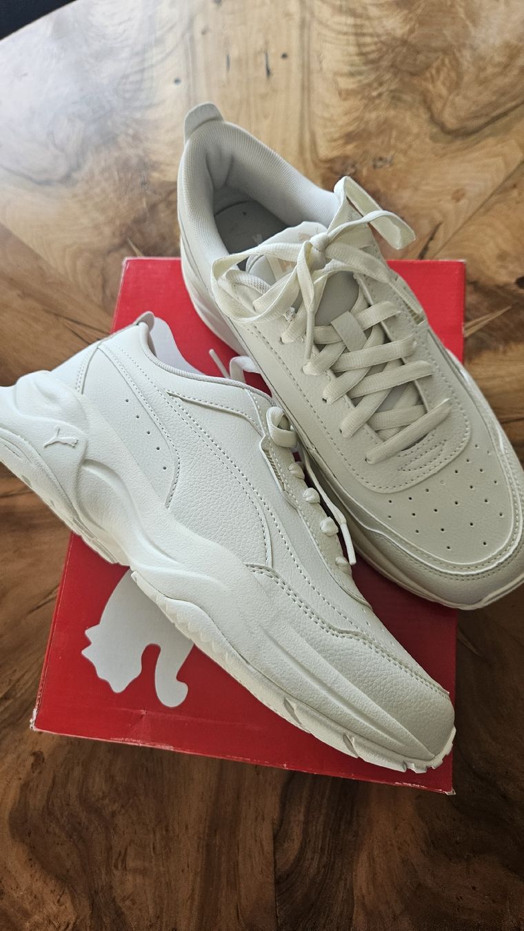 Puma Damenschuhe: NEU Puma Sneaker, Weiss, Gr. 40 – Neu und originalverpackt aus Rapperswil SG von liivea 2