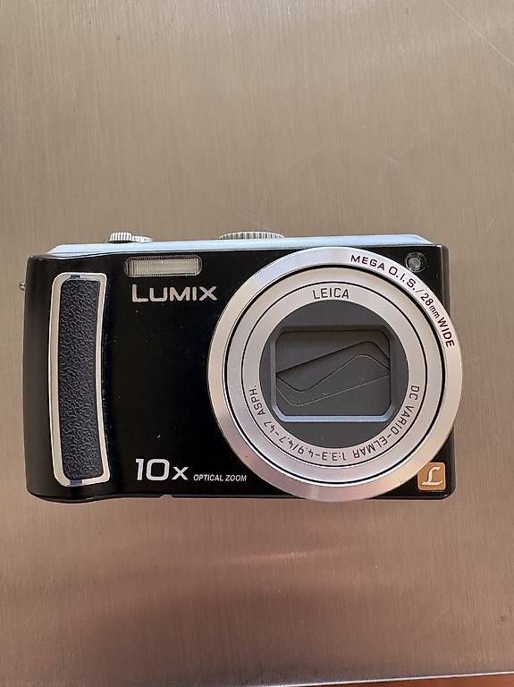 Panasonic Kamera: Lumix Panasonic inkl Ladegerät und Kabel – Gebraucht aus Arlesheim von Frenchie