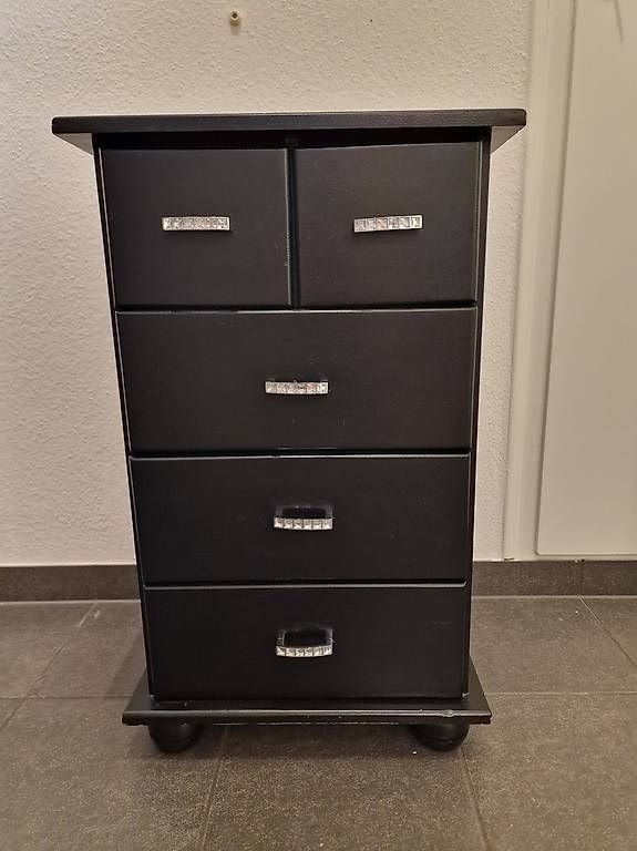 Commodes: Joli commode en bois – D'occasion à Vouvry par Cris.cordeiro