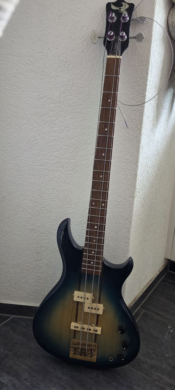 Kawai Strumenti musicali: E-Bass Kawai blau  – Difettoso da Büsserach venduto da Divina86 2