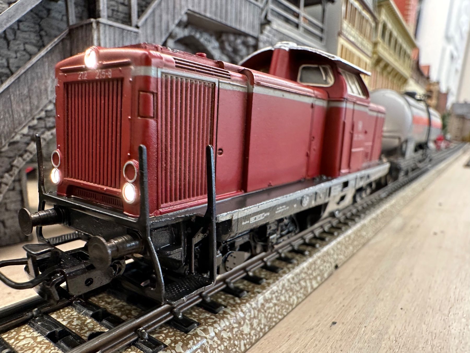 Märklin Modelleisenbahnen: Märklin 3072 DB BR 212 Tankzug – Gebraucht aus Lupsingen von New-Haven