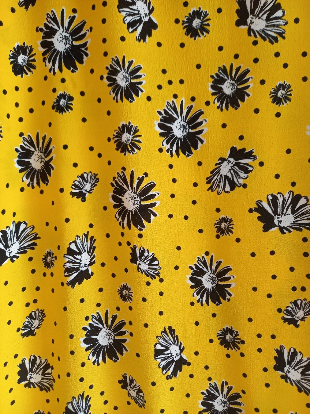 Esprit Robes: Robe d'été jaune à fleurs – D'occasion à Neuchâtel par juj_ch9n 2