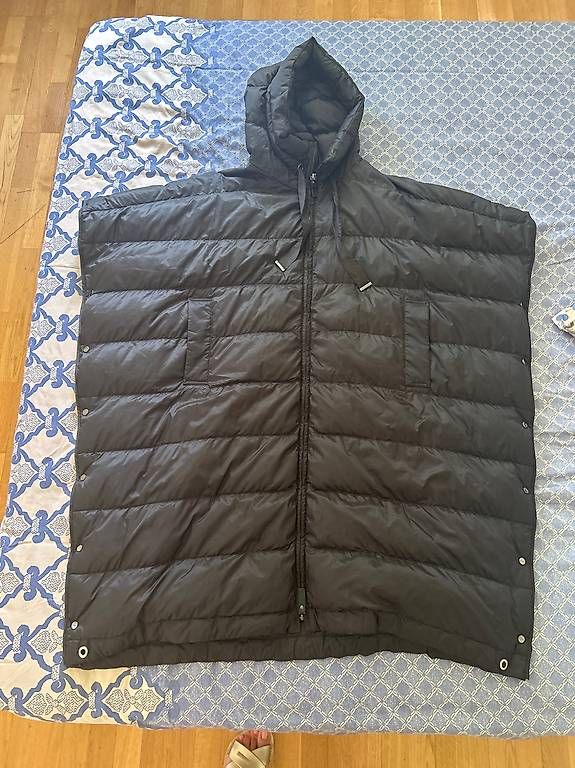 Sonstige Damenmode: Max Mara The Cube Down Cape / Poncho – Gebraucht aus Dübendorf von lij_9w87