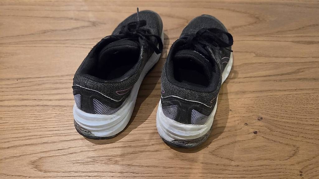 Schuhe für Jungen: Asics Turnschuhe, Grösse 35.5 – Gebraucht aus Tägerwilen von melaniedu 2