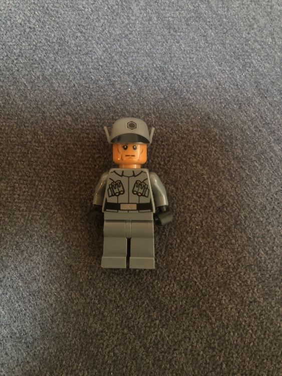 Lego figurine Star Wars First Order Officer (Gebraucht) in Fully für ...
