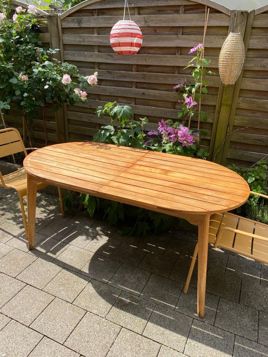 Tische: Gartentisch aus Holz – Gebraucht aus St. Gallen von Kollision