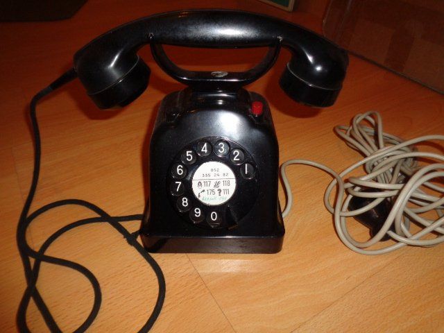 Tolles altes schwarzes Bakelit PTT Telefon mit zwei Glocken | Kaufen ...