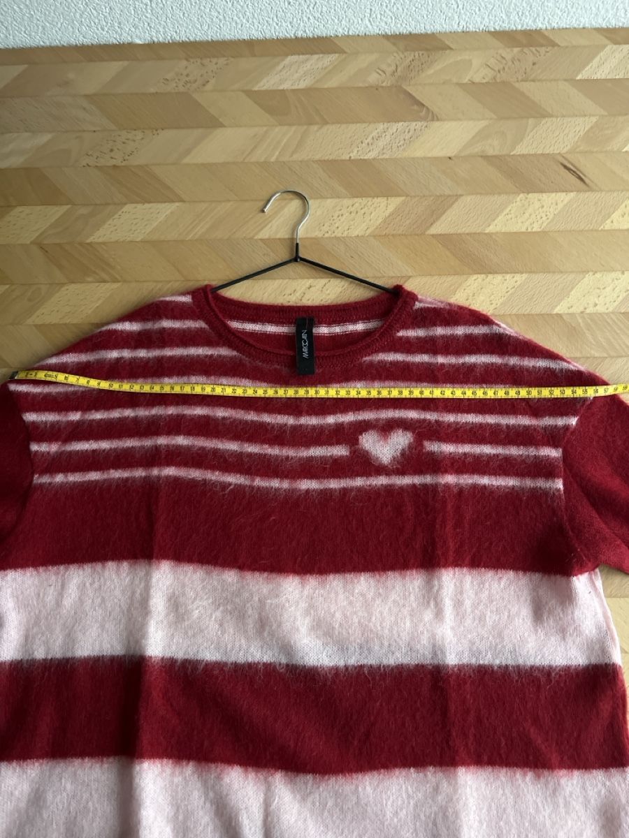 Marc Cain Pullover & Sweatshirts: Pullover Marc Cain gestreift mit Herz rot rosa Grösse N4 – Gebraucht aus Urtenen-Schönbühl von sab_w22t 3