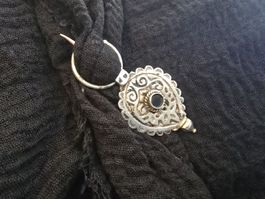 Ancienne fibule en argent – Style yéménite – onyx
