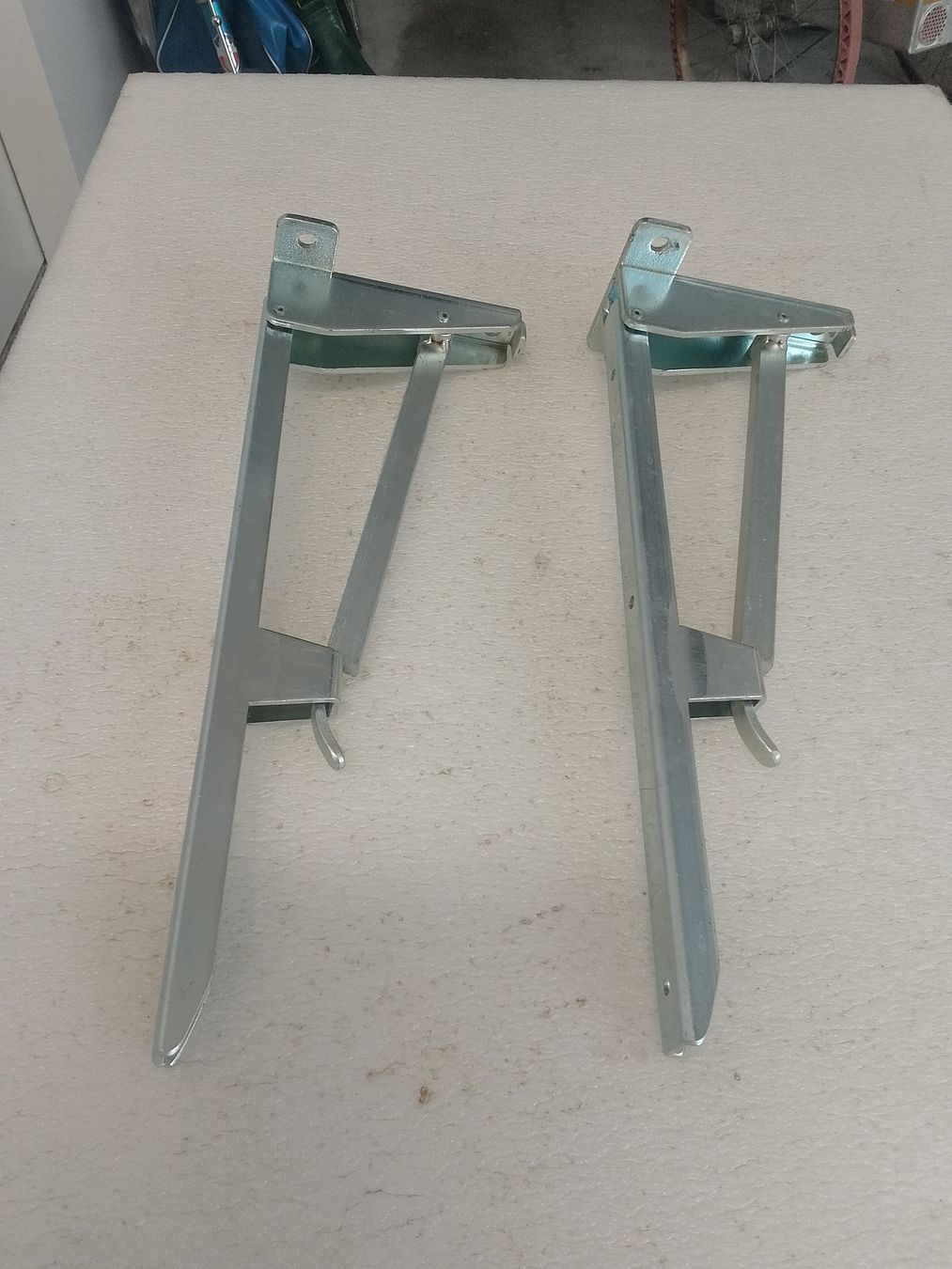 Wandhalterungen: Wandklapphalter HEBGO KL/380mm 2 Stk.  – Gebraucht aus Trubschachen von Caddy8 1