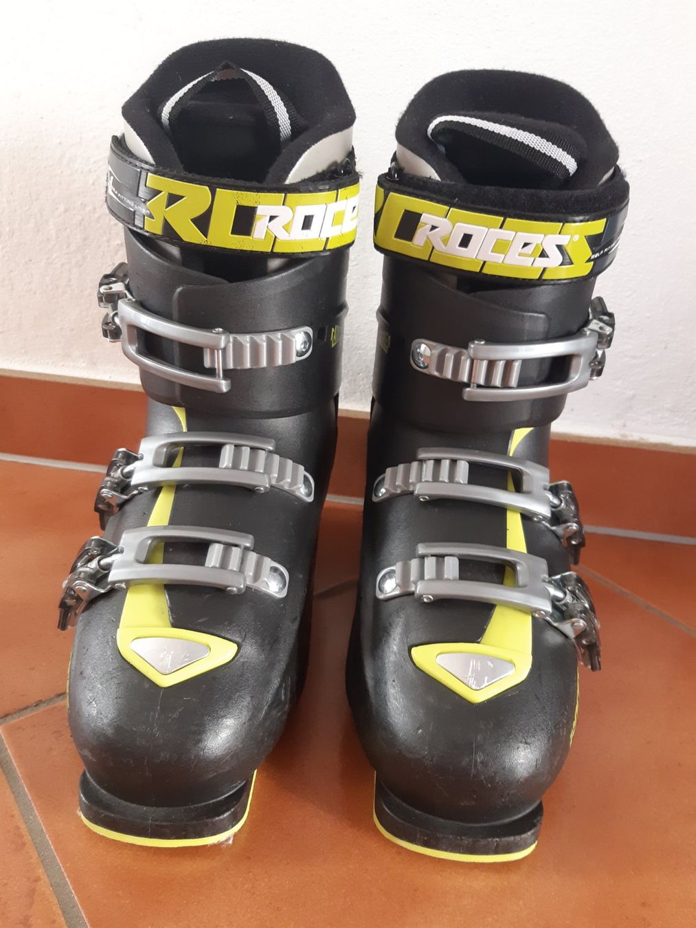 Elan Sci: Elan sci bambino + scarponi +bastoni – Usato da Magliaso venduto da Dlele 6