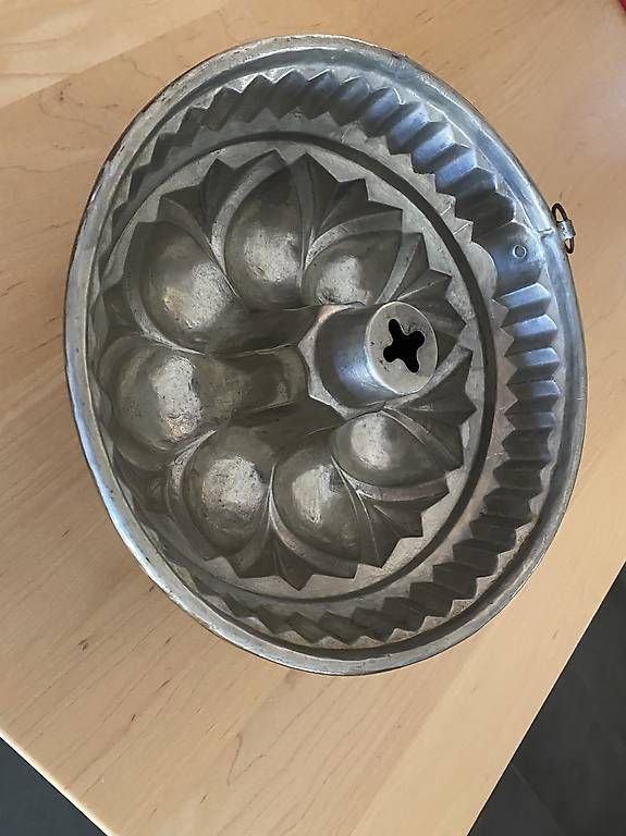 Moules à gâteaux: Alte, antike Gugelhopf-Form – D'occasion à Lüchingen par ebkaufsuche 2