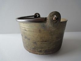 Dreifuss - Bronze-Kessel