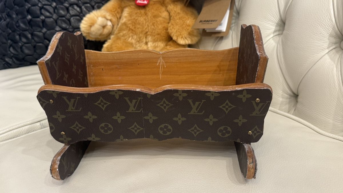 Betten: Louis Vuitton Puppe Bett  – Gebraucht aus Lachen SZ von HelvetiaLuxury 5