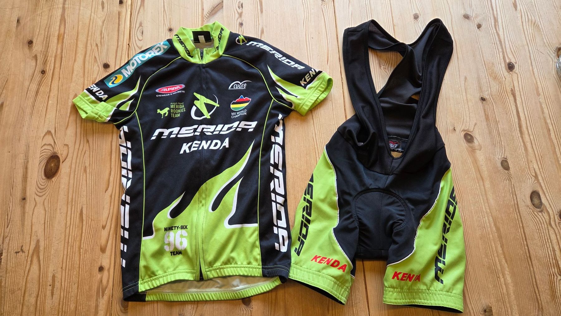 Scarpe, pantaloni & magliette da ginnastica: Velotrikot Kinder – Usato da Pontresina venduto da Daniel1984