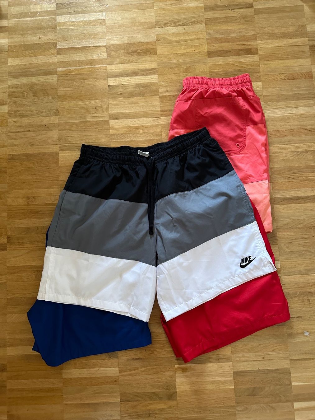 Nike Pantaloni: 4x Nike Flow Shorts (L) – Usato da Worb venduto da le_castor 1