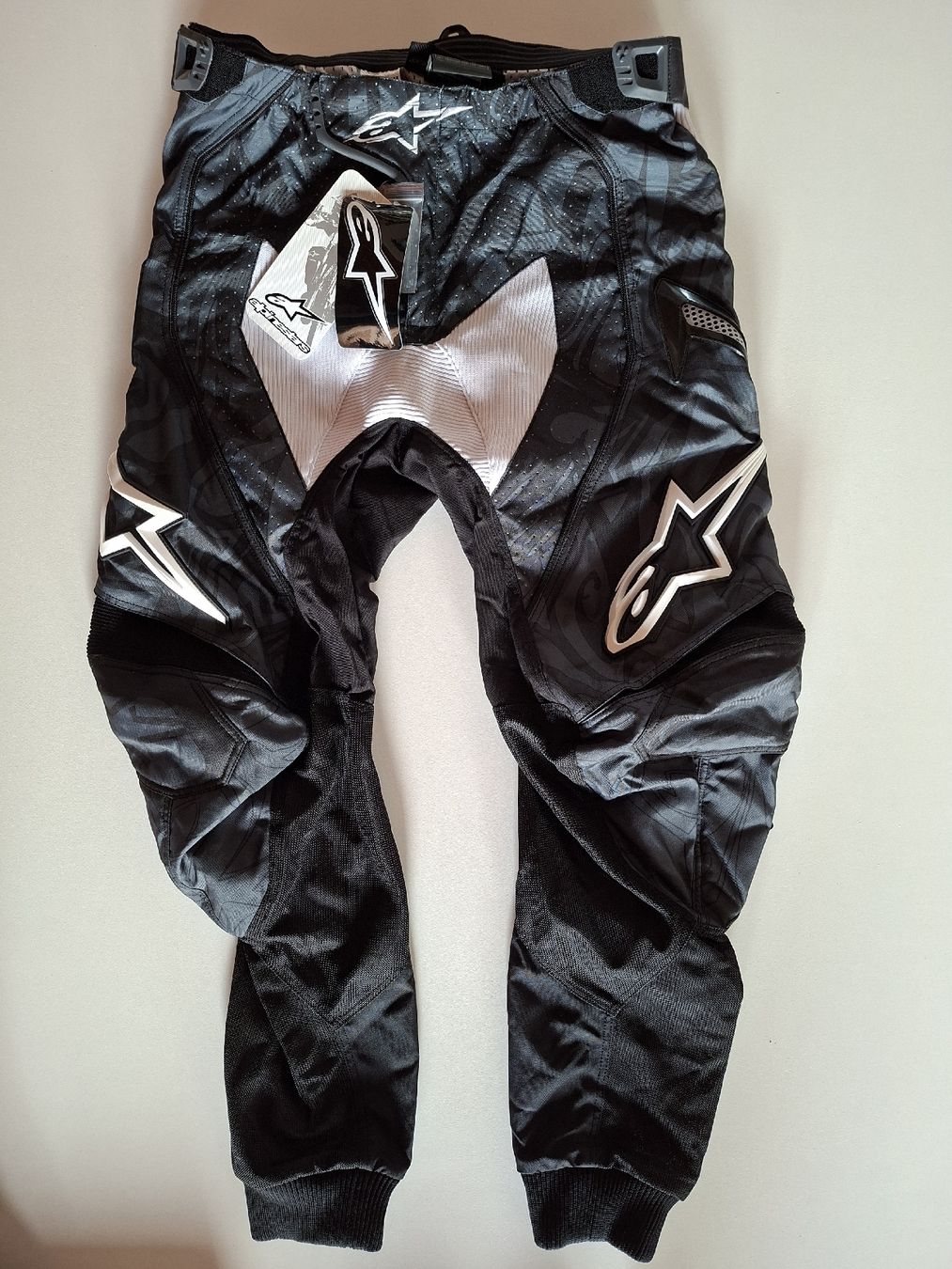 Alpinestars Pantaloni: alpinestars - MTB Techstar Pants - Gr. 32 - NEU!!! – Nuovo e nell'imballaggio originale da Greifensee venduto da and_h52v