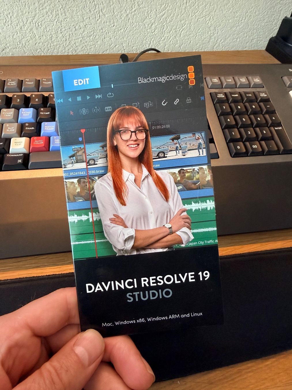 Blackmagic Applications: Blackmagic Design - DaVinci Resolve STUDIO Lizenz – D'occasion à Münsingen par Larsus