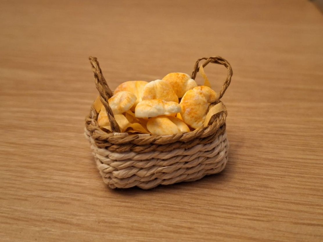Puppenhäuser & -möbel: Handmade Weggli Gipfeli Korb – Neu (gemäss Beschreibung) aus Zürich von HandmadeTinyFood 3