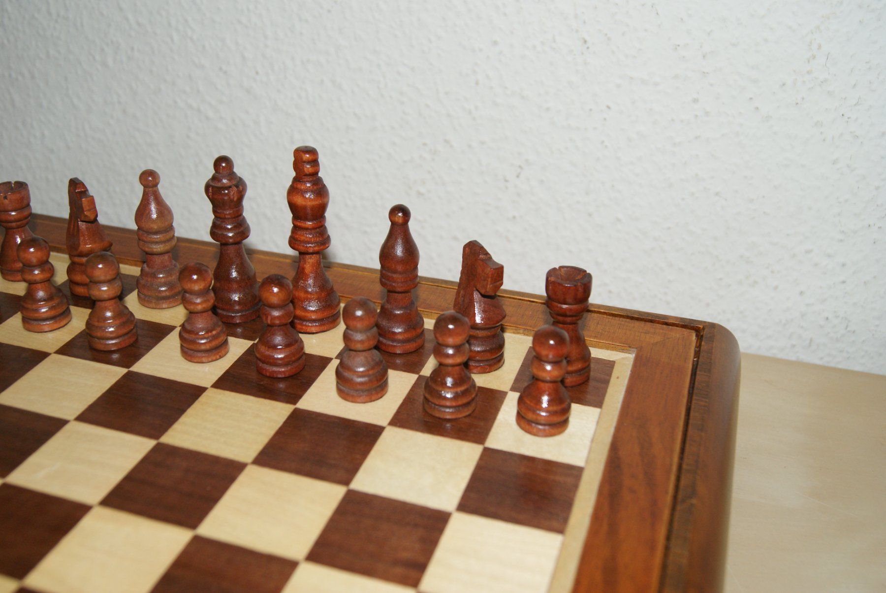 Giochi: Schachbrett-Box mit Figuren aus Holz – Usato da Zürich venduto da Widi1 2