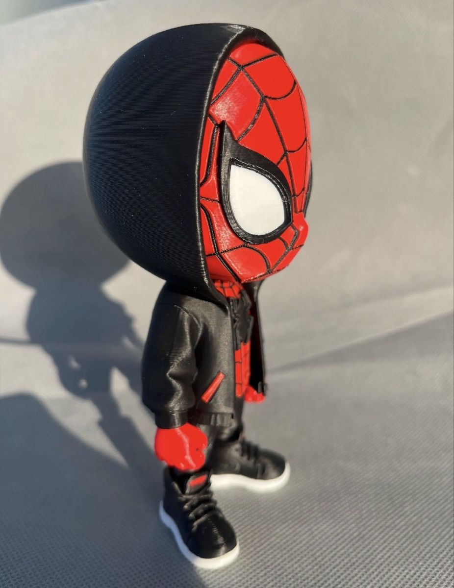 Statuette: Actionfigur Spiderman mit Kapuzenpullover wie neu – Nuovo (secondo la descrizione) da Embrach venduto da Niko_357 1
