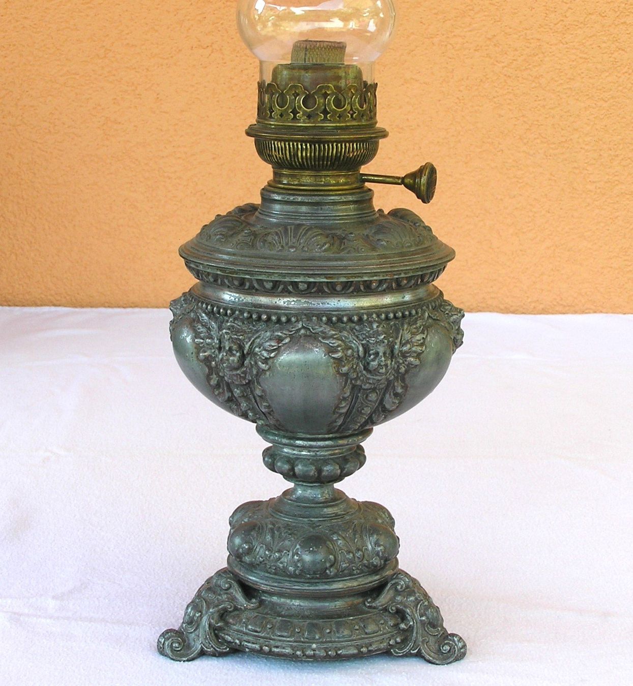 Lampade: GROSSE ANTIKE PETROLEUM LAMPE PETROLLAMPE – Usato da Grenchen venduto da Antique-hunter 1