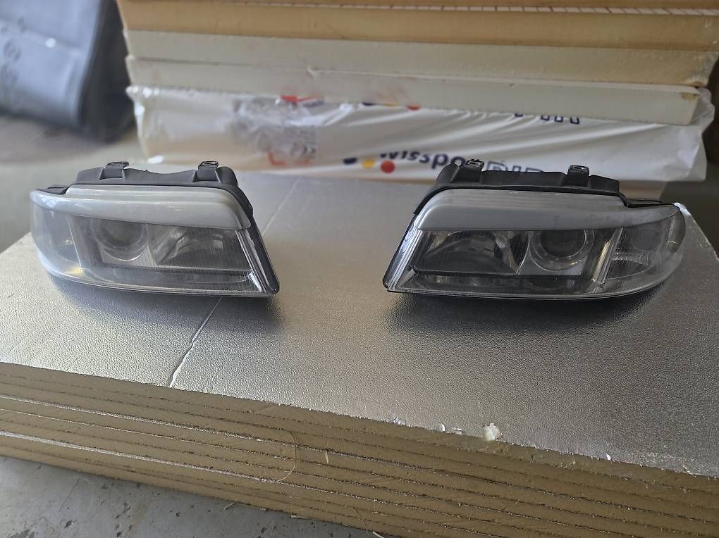 Fari: Audi s4 b5 Scheinwerferlicht R+L mit Gutachten  – Usato da Goldach venduto da Ozan2585