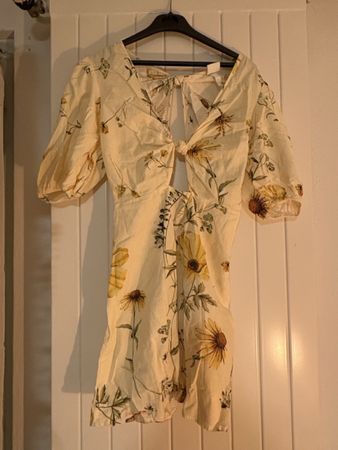 Sommerkleid mit Blumenmuster beige neuwertiger Zustand