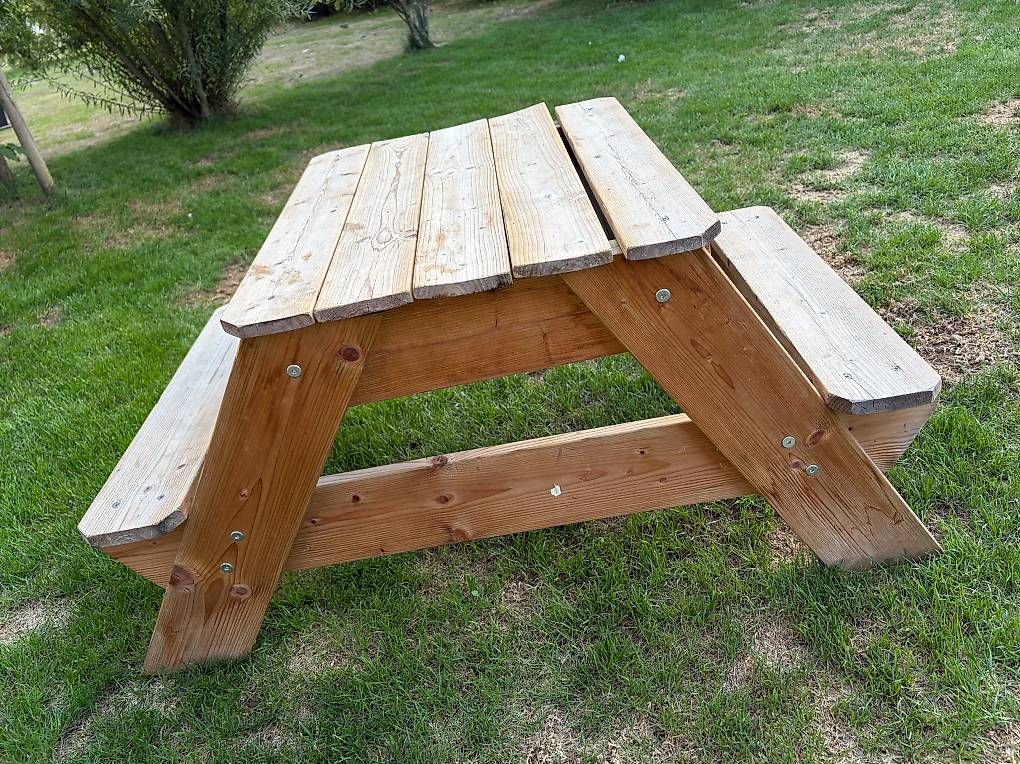 Tavoli: Kindertischchen mit Sitzbänklein – Usato da Wohlenschwil venduto da Mr.E1973 2
