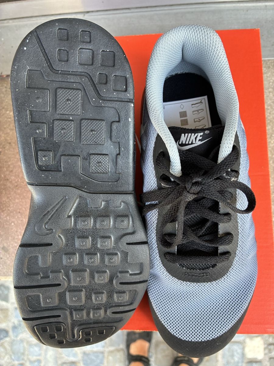 Nike Chaussures garçon: Nike Air Max Invigor Psn, Blau, Schwarz, Grösse 32 – Neuf avec emballage d'origine à Zürich par Msirco 1