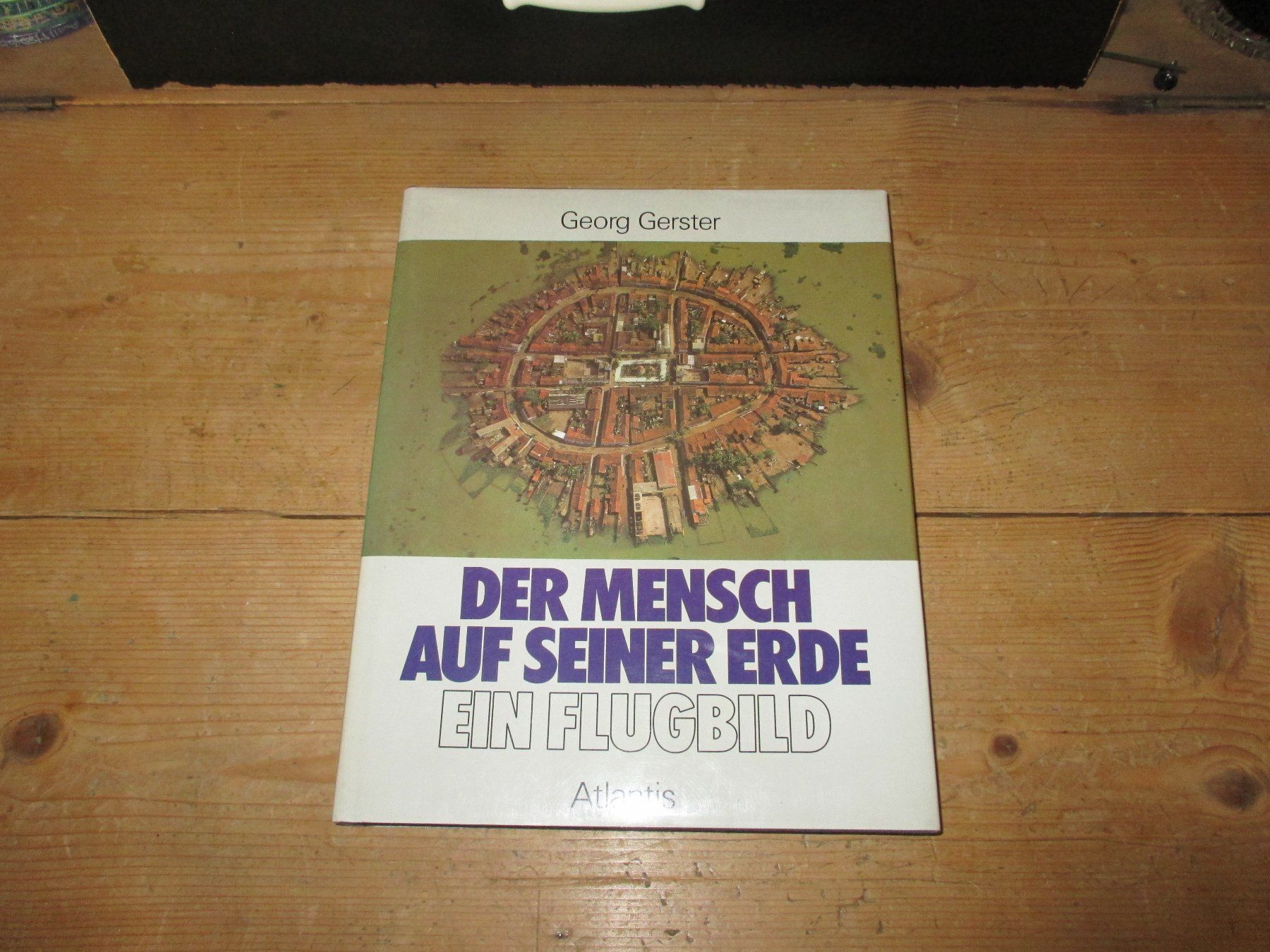 Libri: Der Mensch auf seiner Erde   Ein Flugbild – Usato da Flims - Dorf venduto da Stagediver
