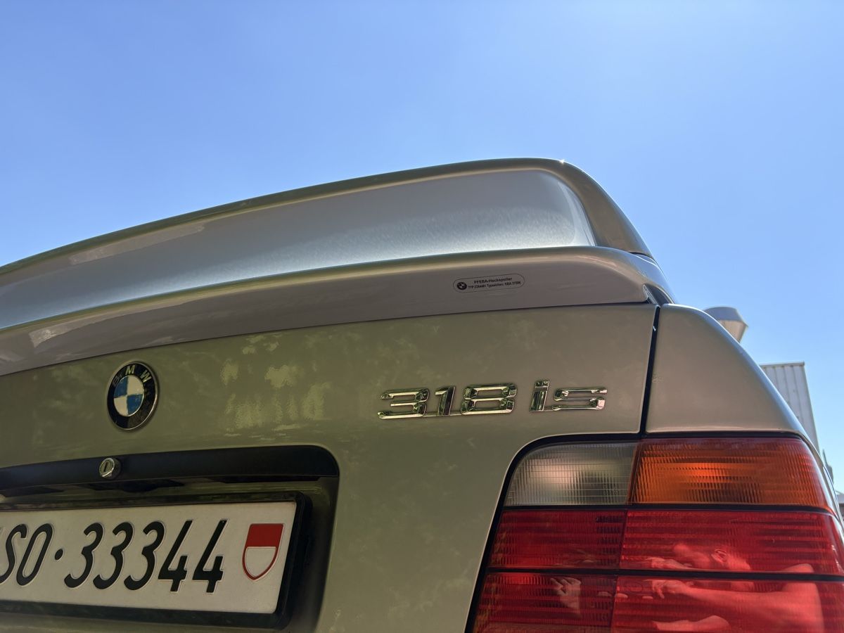 BMW Tutti pezzi di ricambio auto: BMW e36 Class II Heckspoiler Replika Arktissilber – Usato da Aeschi SO venduto da SiMondo 1