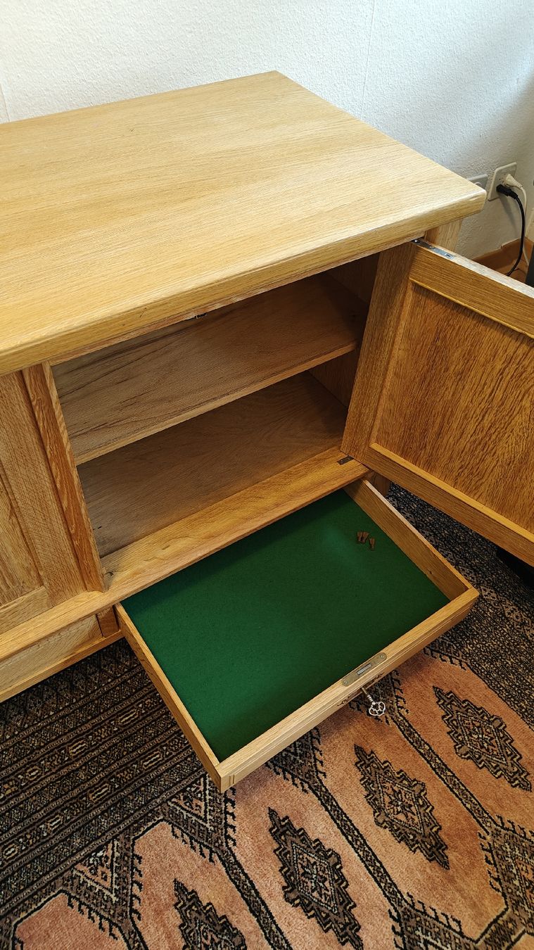 Kommoden: Grosses Vintage Sideboard aus massiver Eiche – Gebraucht aus Baden von Holzspoh 3